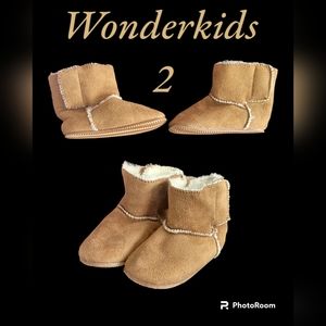 Wonderkids *NEW* ugg style Boots Size 2